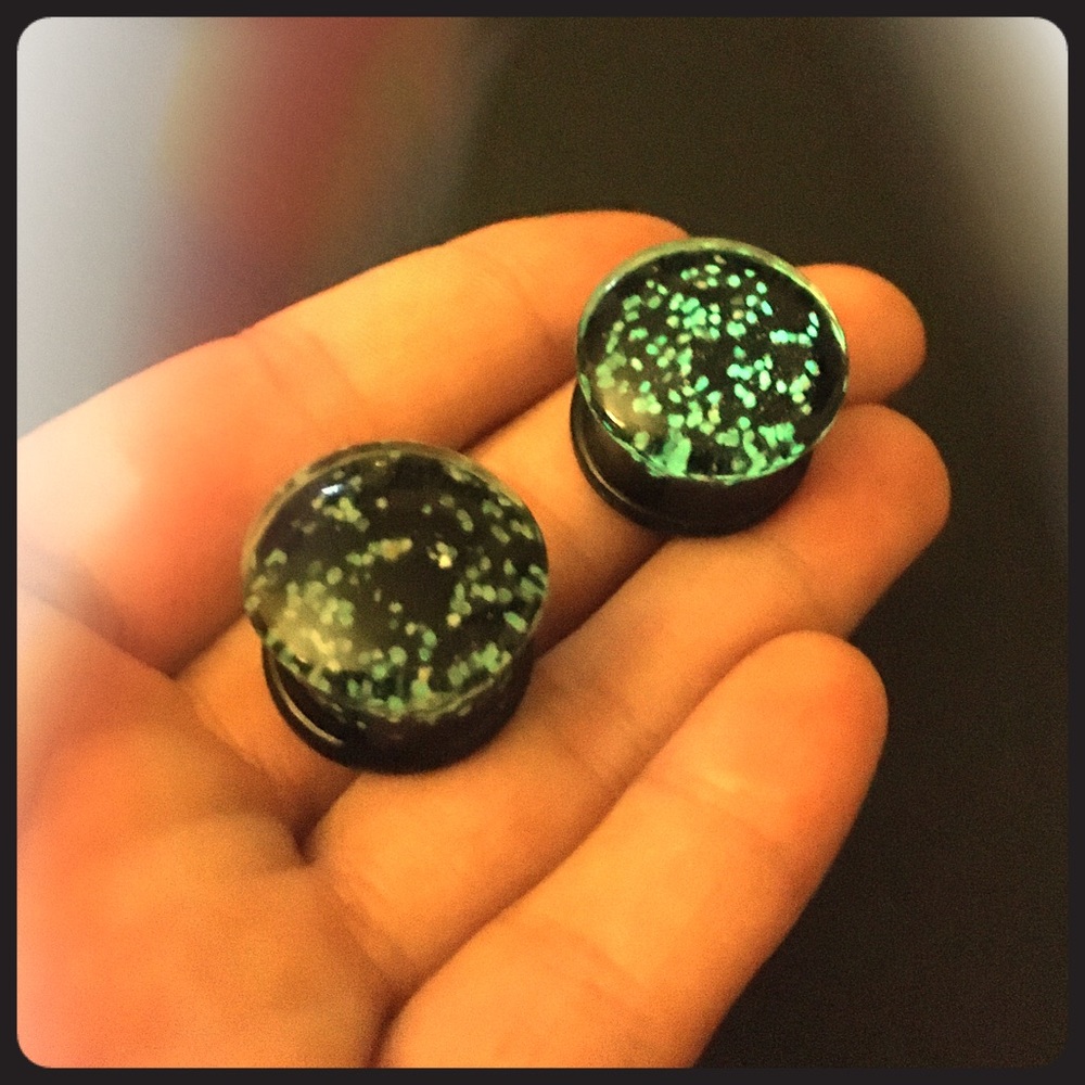5/8 Inch Glass Glow In the Dark gauges/plugs